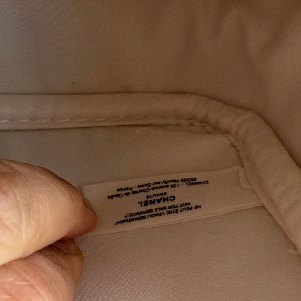 CHANEL Cream Bouclé Cosmetic Pouch with Gold Logo - Picture 7 of 8